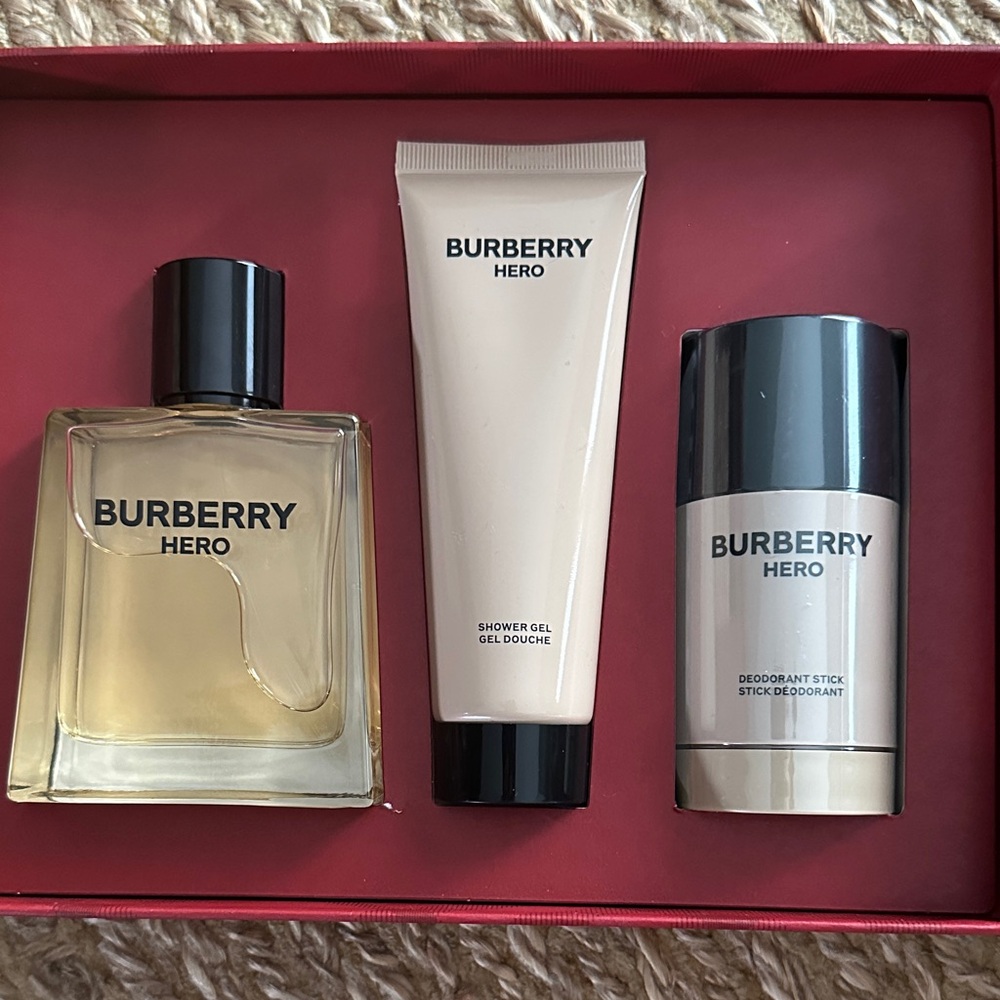 Burberry Hero cologne Set with Red Box - Picture 2 of 2